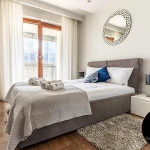 https://golden-apartments-city-centerw45.warsawhotelspoland.com